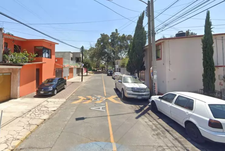 Atropellan a un ladrón de autos en San Juan de Aragón; le disparó a sus víctimas desde el suelo