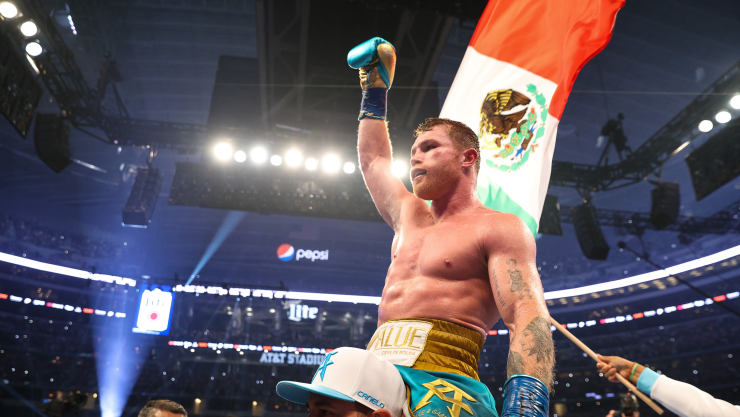 Canelo Álvarez vence a Billy Joe Saunders