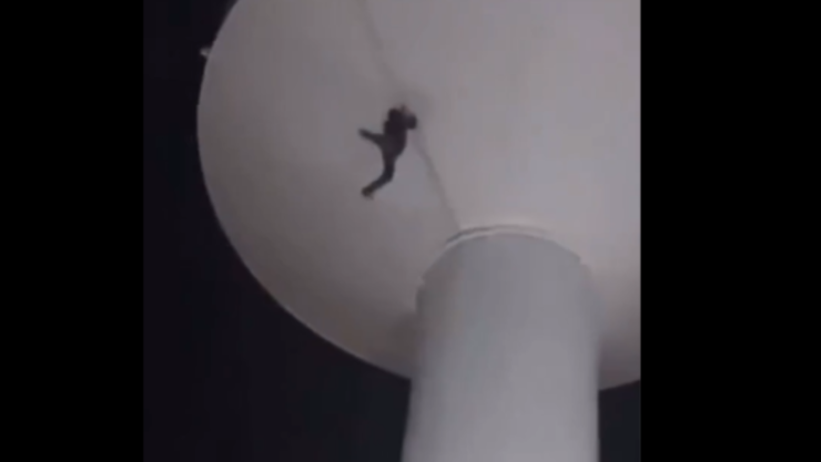Joven escala tanque de agua y muere al caer al vacío en Ojinaga, Chihuahua.png