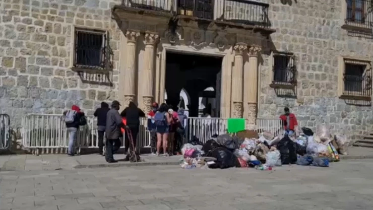 basura palacio municipal oaxaca.jpg