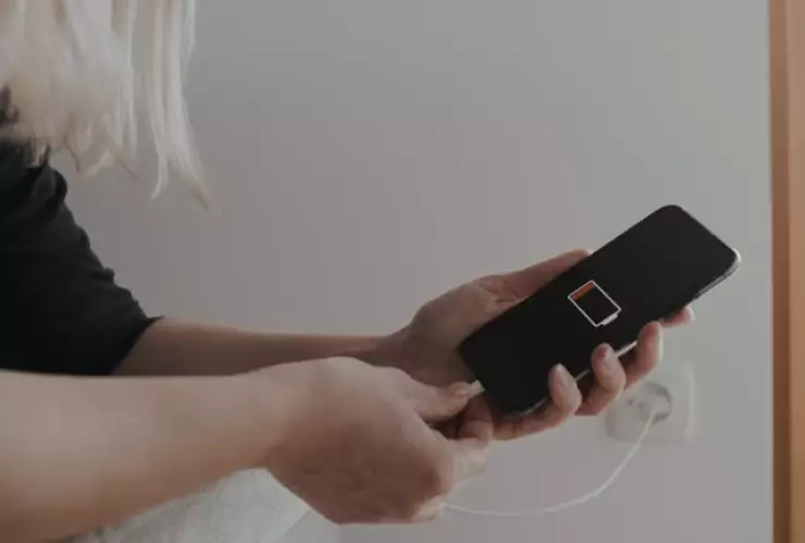 Cargador conectado por mucho tiempo