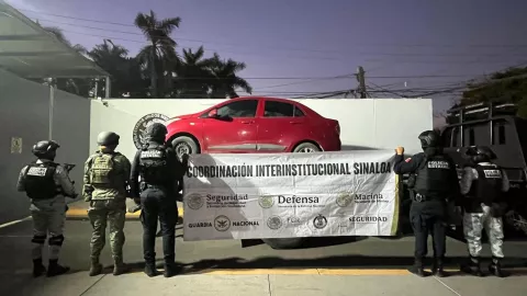 Aseguran carro con droga en El Palmito, en Culiacán