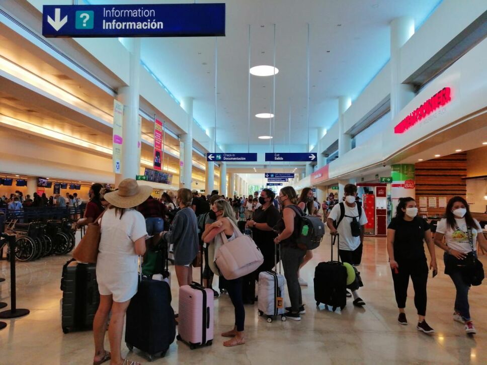 Aeropuerto de Cancún reanuda operaciones tras el paso de Grace