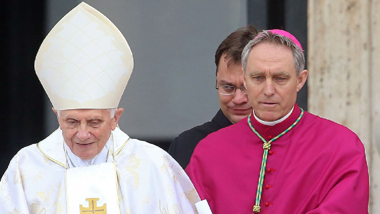 El Vaticano: Benedicto XVI está lúcido y vigilante, pero sigue grave