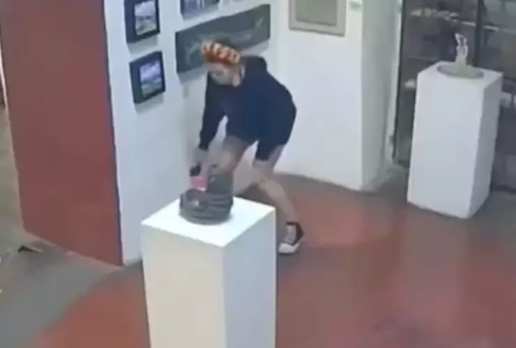 Turista se orina en galeria en Oaxaca