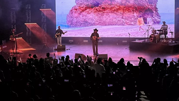Carlos Sadness cautivó a los tapatíos con un mágico concierto