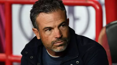 Rafa Puente en el banquillo de Pumas