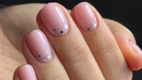 uñas cortas nude para amas de casa