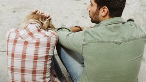 pareja enojada discute