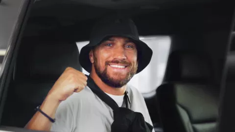 Vasyl Lomachenko deja la guerra para pelear