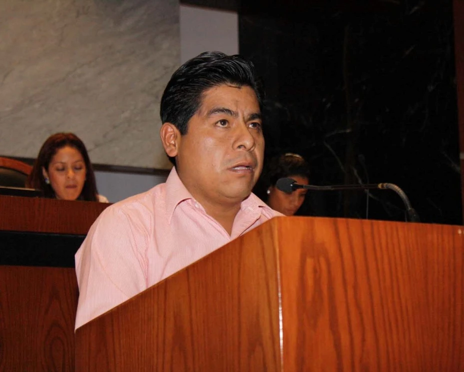 El viernes por la noche integrantes del MPG lo buscaron, rodearon y llevaron al ayuntamiento de Tlapa, el cual tienen bajo su control.