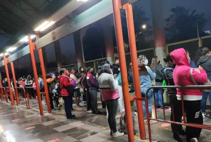 Metro CDMX: Reportan aglomeraciones en terminales de la Línea B