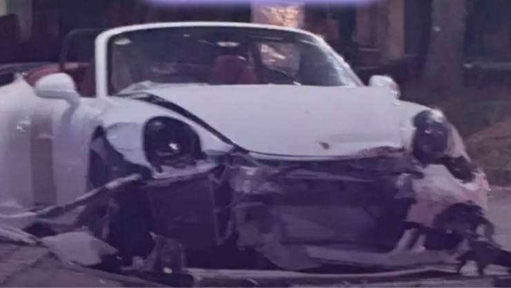 Auto deportivo de lujo termina destrozado tras fuerte choque en Cuernavaca.