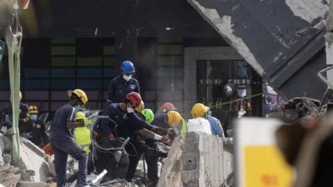 Cifra de fallecidos aumenta a 221 tras derrumbe de una discoteca.