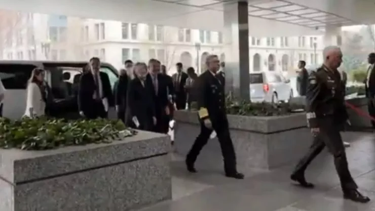 Gobiernos de México y EU se reúnen mientras 29 narcotraficantes son extraditados