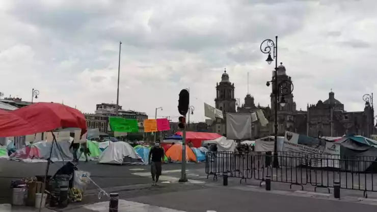 casos-covid-plantones-zocalo-cdmx.jpg