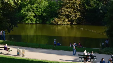 Hallan una mujer descuartizada en parque de París donde graban series