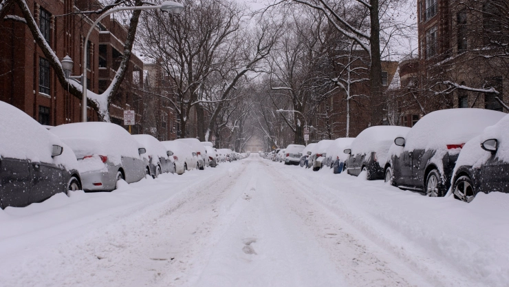 Una calle de Chicago cubierta de nieve