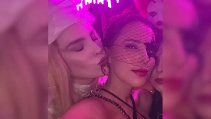 majo aguilar y belinda cantando como la flor.jpg