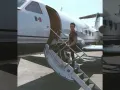 Drake Bell avión.jpg