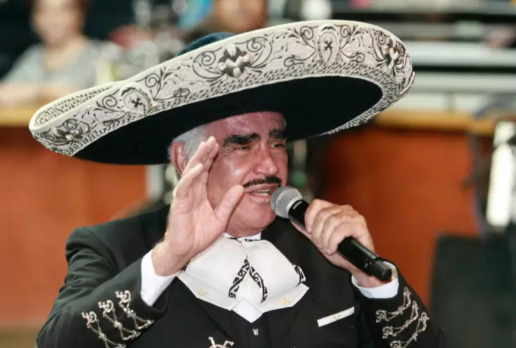 Vicente Fernández se encuentra en condición crítica, revela familia