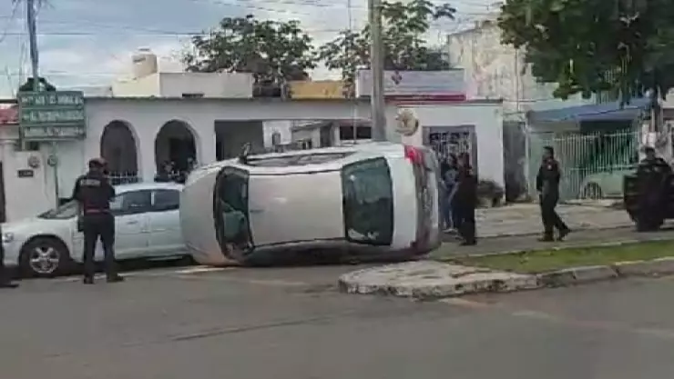 FOTO_ Denso tráfico en Chenkú por fuerte accidente automovilístico