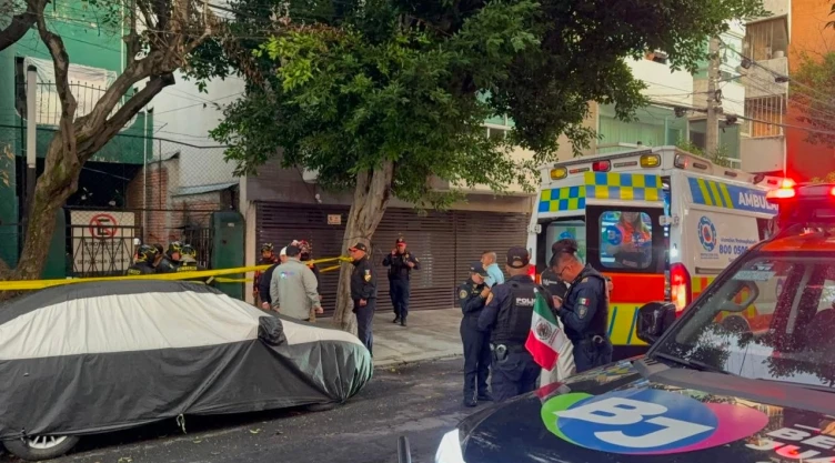 Se desploma techo en casa en CDMX y deja un menor herido.