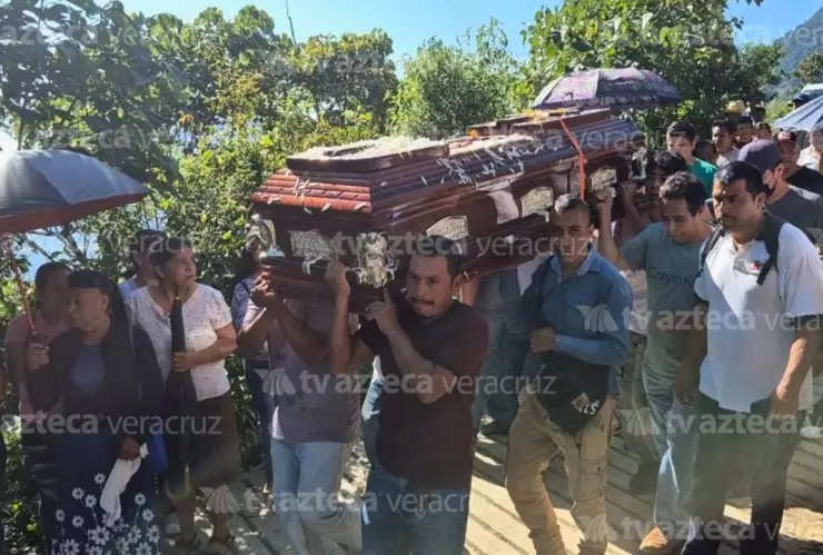 El cortejo fúnebre partió desde Atexoxocoapa hasta el panteón de Zomajapa