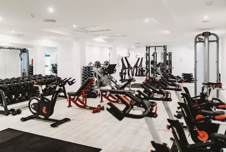 Muere al levantar 180 kilogramos en gimnasio de la Ciudad de México.