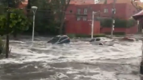 Fuertes-lluvias-CDMX-19-julio-2025-dejan-autos-varados
