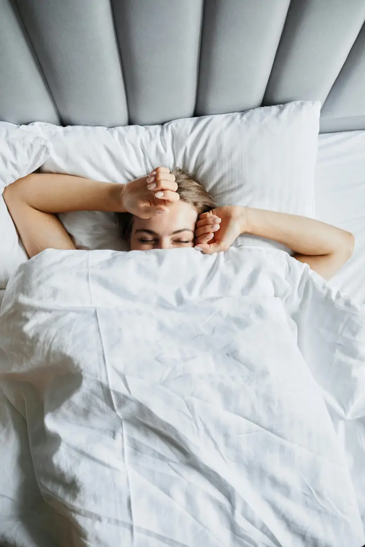 Los hábitos que debes cambiar para no despertar con la cara hinchada