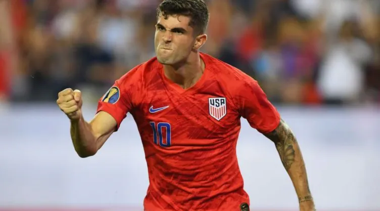 estadounidense Christian Pulisic festejando uno de sus dos goles con los que su selección ganó a Jamaica en la semifinal de la Copa de Oro. Imagen, Reuters.