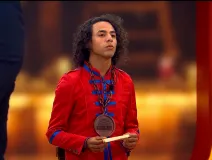 Kevin Bicolor Contreras recibe el Huevo Dorado y tiene un fuerte poder en La Granja VIP que debe usar estratégicamente.jpg