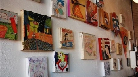 Lienzos económicos para pintura con las cajas de pizza