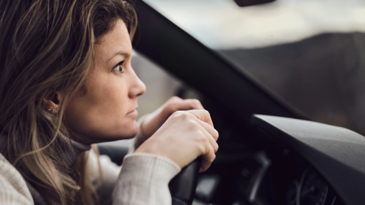 El significado de la nueva señal de tránsito con dos flechas en diferentes direcciones