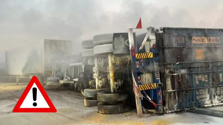 Material tóxico derramado por tráiler que se volcó en la carretera Zacatecas-Aguascalientes