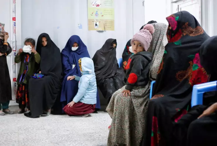 Talibanes suspendieron radio feminista en Afganistán