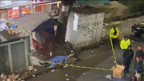 Hombre muere misteriosamente afuera de Metro Guelatao; esperaba su camión