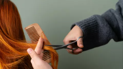 Esto significa que una persona se pinte el pelo rojo