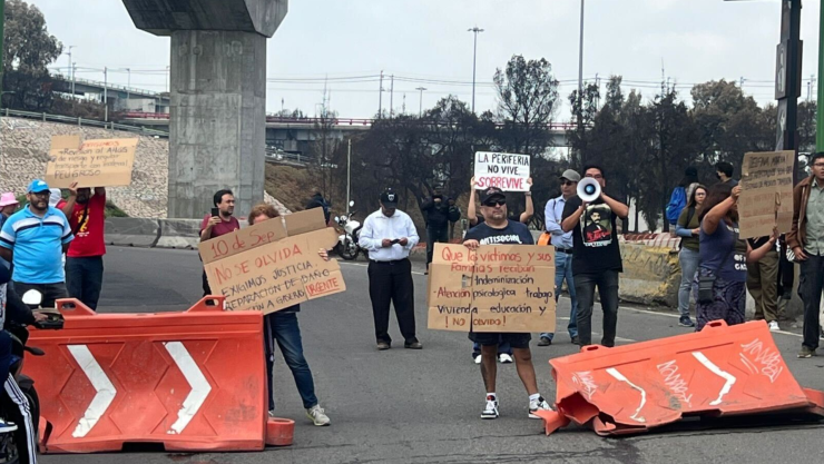 Fotos. Bloquean carretera en protesta por volcadura de pipa en Iztapalapa.png