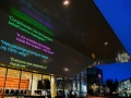 El edificio del Museo Stedelijk apoya la protesta de los centros culturales.