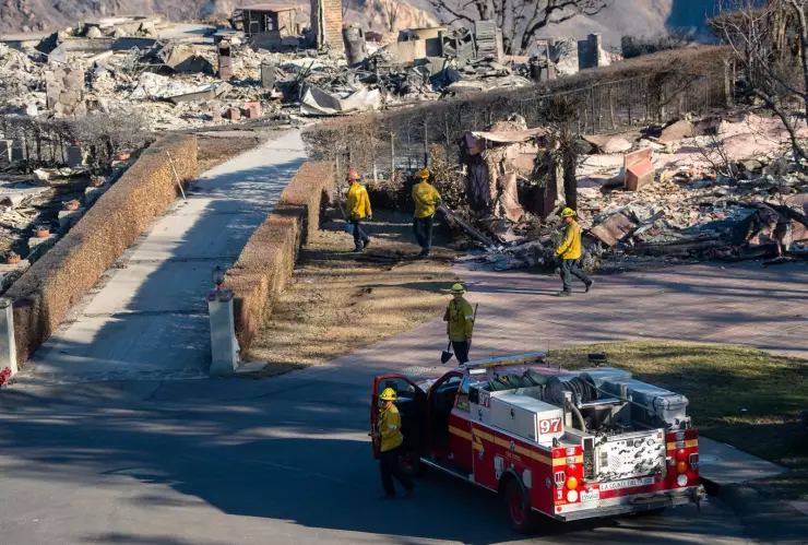 Alertan de condiciones climáticas que podrían avivar el fuego en Los Ángeles