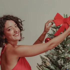 Adiós a los moños para el árbol de Navidad 3 tendencias para este 2026
