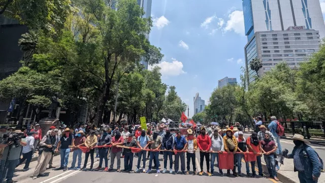  CNTE toma las calles de la CDMX nuevamente; hacen plantón en la Línea 2 del Metro 