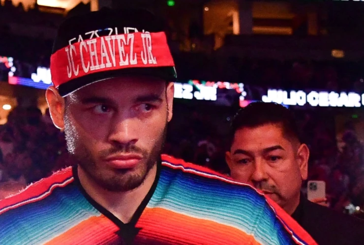 ICE mantiene a Julio César Chávez Jr. por irregularidades migratorias. En México lo vinculan al Cártel de Sinaloa y tráfico de armas.