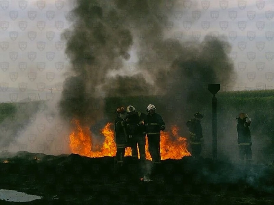 5 policías municipales y 2 bomberos fueron trasladados a un hospital del Estado de México