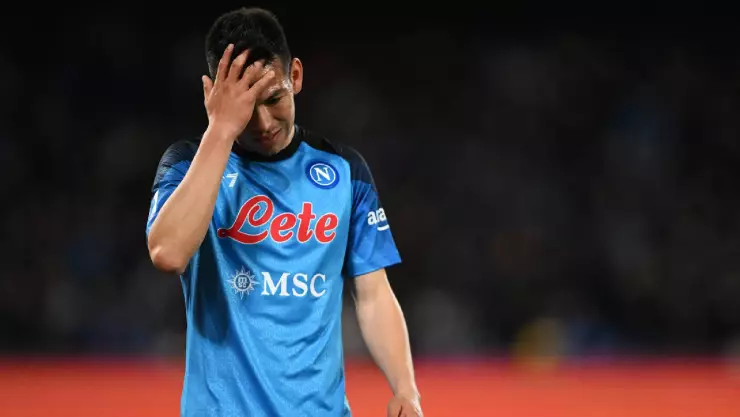 Chucky Lozano lamentando la derrota del Napoli