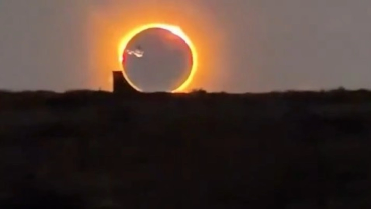 ¡Voló-frente-al-Sol_-VIDEO-del-increíble-truco-de-Danny-León-durante-el-eclipse-solar-total_1.webp