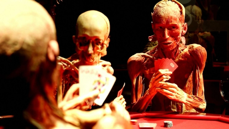 Exposición de cadáveres humanos preservados llega a Suiza