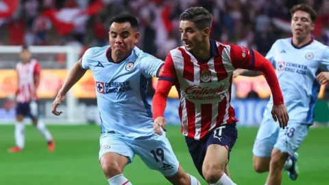 ¡Triunfo de oro! Chivas gana con un gol de último momento y está a un paso de la Liguilla